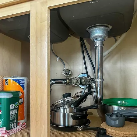 Apartment Downtown With Free In & Out Parking 5 *