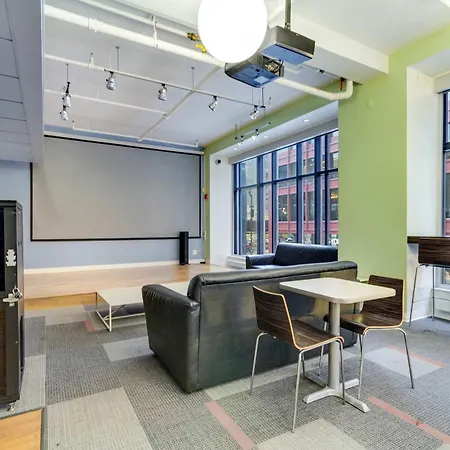 Downtown With Free In & Out Parking 5 Apartment Chicago