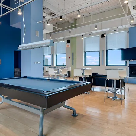 Downtown With Free In & Out Parking 4 * Chicago
