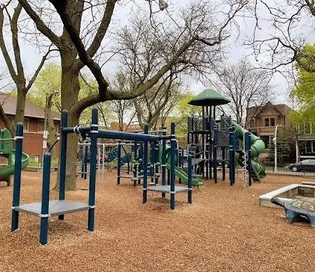 Holiday home Modern 4 Bedroom In Lakeview Chicago
