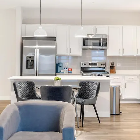 Landing Modern 2bd Clubhouse Gym Apartment Chicago