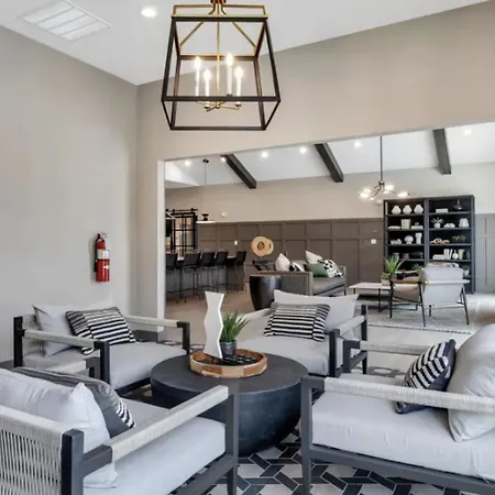 Landing Modern 2bd Clubhouse Gym Apartment Chicago
