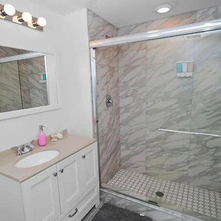 Cozy Smoke Ok 3br Near Mccormick Chicago