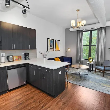 Cozy Smoke Ok 3br Near Mccormick Chicago