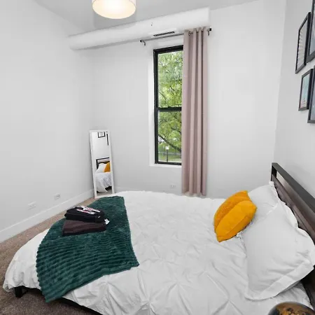Cozy Smoke Ok 3br Near Mccormick Apartment Chicago