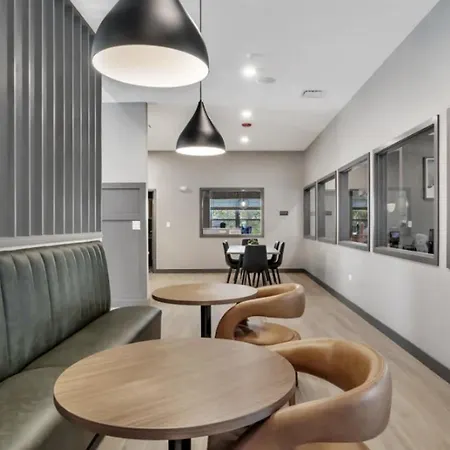 Landing Modern 2bd Clubhouse Gym Apartment