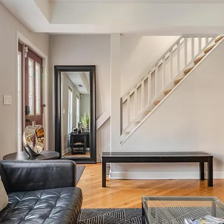 Stunning Home, Epic Game Room, Prime Location * Chicago