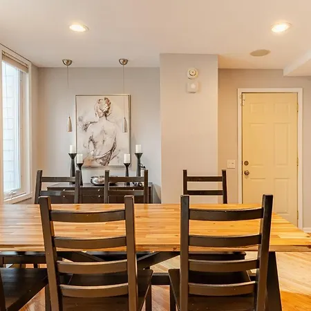 Stunning Home, Epic Game Room, Prime Location * Chicago