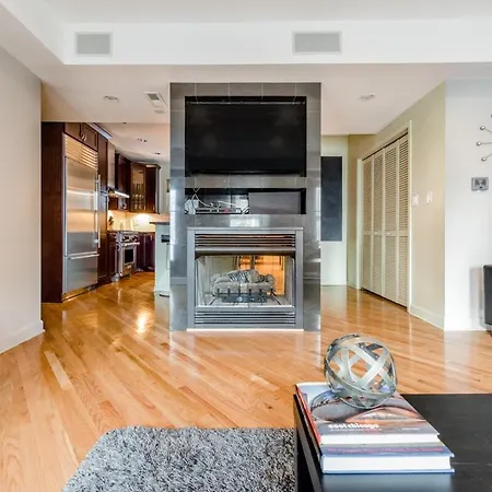 Stunning Home, Epic Game Room, Prime Location Villa *