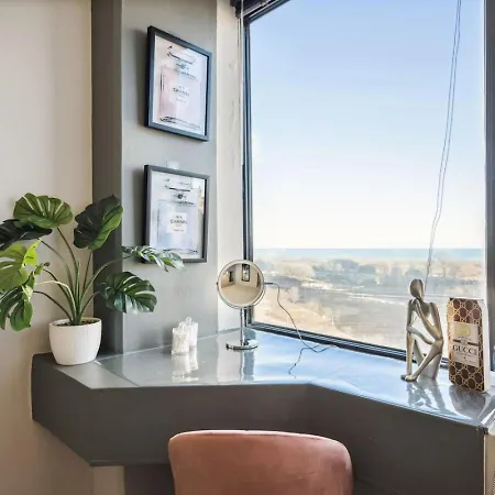 Downtown Views, Mich Ave, Museums 2bd- 2ba #10 *