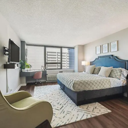 Downtown Views, Mich Ave, Museums 2bd- 2ba #10 Holiday home Chicago