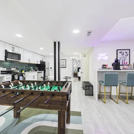 Addison Art Deco Manor Garage