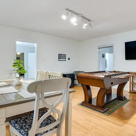 Spacious Group Home! Walk To Train & Eats * Chicago
