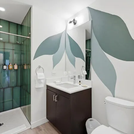 The Plymouth 3bd 4* Chicago