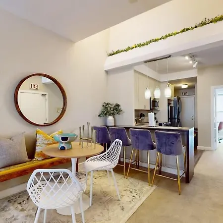 Dearborn Duplex L Sleeps 10 L Free Parking Chicago