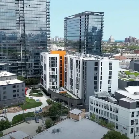 4br Modern Urban Escape Walk To Zoo Lakefront & Red Line