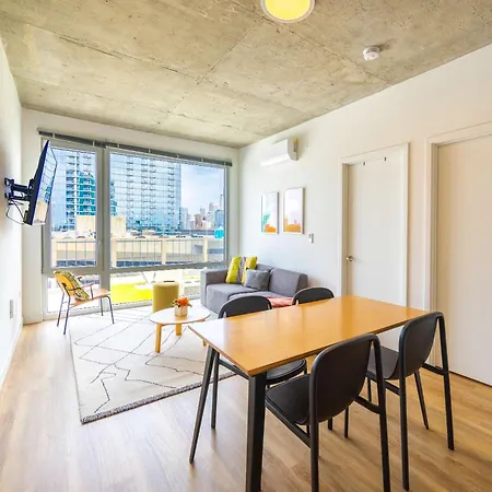 4br Modern Urban Escape Walk To Zoo Lakefront & Red Line Holiday home *