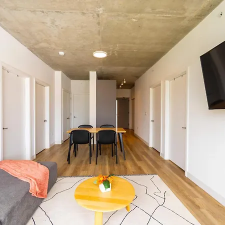 4br Modern Urban Escape Walk To Zoo Lakefront & Red Line Holiday home *