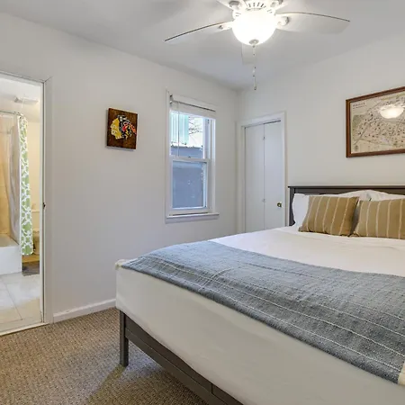 Spacious Group Home! Walk To Train & Eats