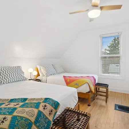 Giant 5br, Pool Table, 15 Min To Cubs & Mag Mile Holiday home Chicago