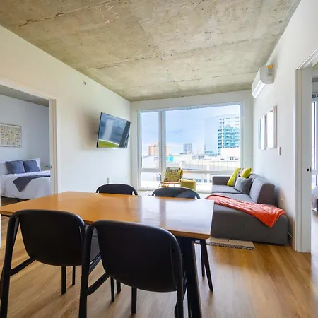 Holiday home 4br Modern Urban Escape Walk To Zoo Lakefront & Red Line *