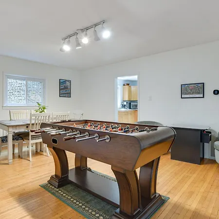 Spacious Group Home! Walk To Train & Eats