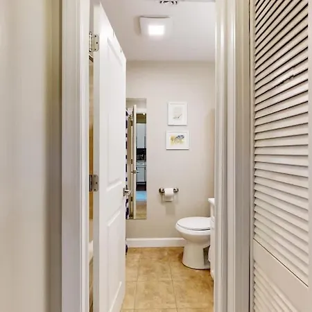 Holiday home Dearborn Duplex L Sleeps 10 L Free Parking *