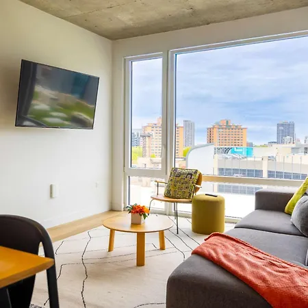 Holiday home 4br Modern Urban Escape Walk To Zoo Lakefront & Red Line Chicago