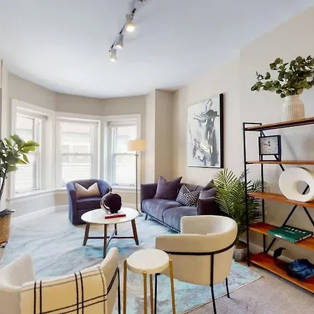 Dearborn Duplex L Sleeps 10 L Free Parking Holiday home *