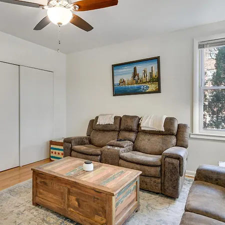 Spacious Group Home! Walk To Train & Eats