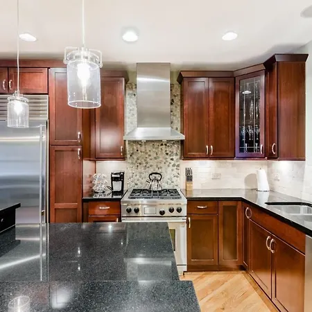 Stunning Home, Epic Game Room, Prime Location Villa Chicago