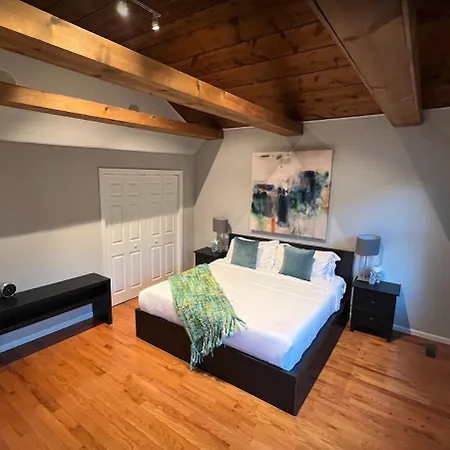 Villa Stunning Home, Epic Game Room, Prime Location Chicago