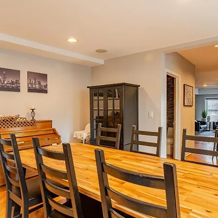 Stunning Home, Epic Game Room, Prime Location * Chicago