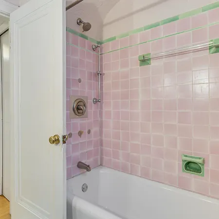 Historic 1930s Retreat! Walk To Wicker Park *