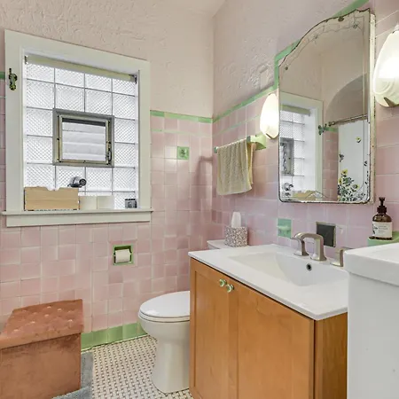 Historic 1930s Retreat! Walk To Wicker Park Holiday home
