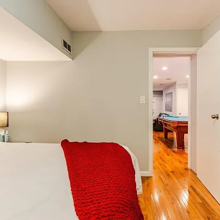 Stunning Home, Epic Game Room, Prime Location Villa