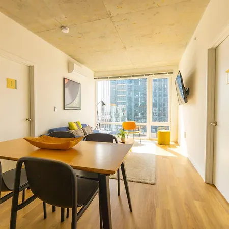 Holiday home Modern 3br Near North Ave Shops
