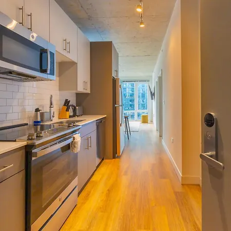 Modern 3br Near North Ave Shops Holiday home *