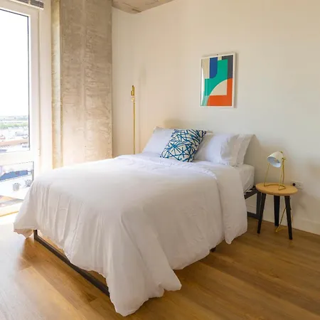 Modern 3br Near North Ave Shops
