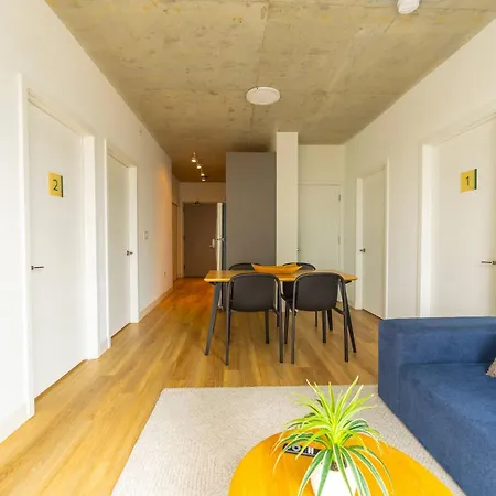 Holiday home Modern 3br Near North Ave Shops