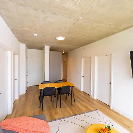 4br Modern Urban Escape Walk To Zoo Lakefront & Red Line Holiday home *
