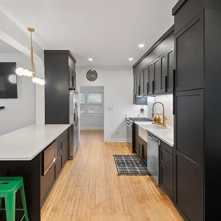 Giant 5br, Pool Table, 15 Min To Cubs & Mag Mile
