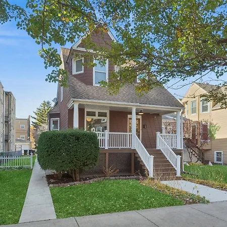 Giant 5br, Pool Table, 15 Min To Cubs & Mag Mile Holiday home