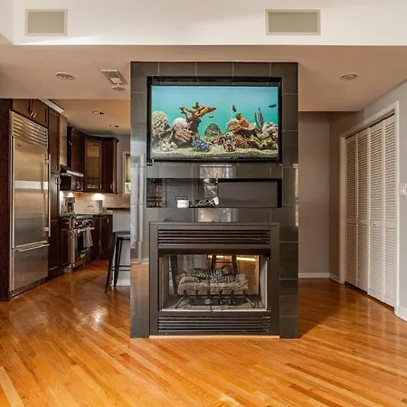 Stunning Home, Epic Game Room, Prime Location Villa *