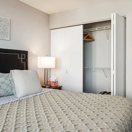 Downtown Views, Mich Ave, Museums 2bd- 2ba #10 Holiday home Chicago