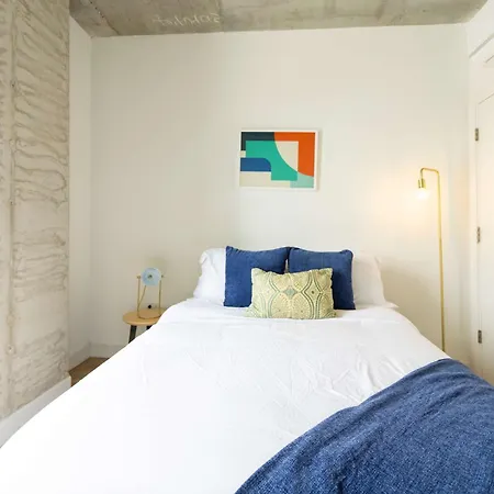 Holiday home 4br Modern Urban Escape Walk To Zoo Lakefront & Red Line