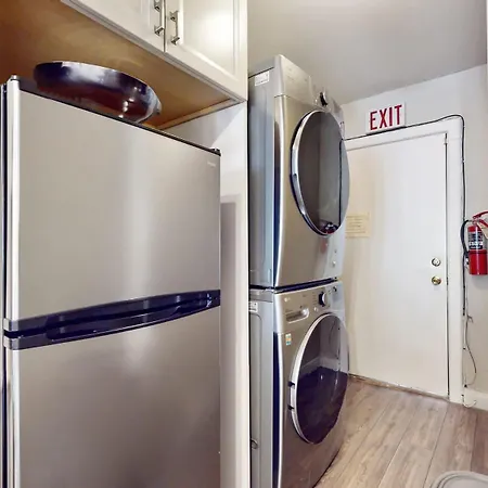 Holiday home Dearborn Duplex L Sleeps 10 L Free Parking