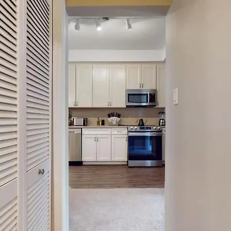 Holiday home Dearborn Duplex L Sleeps 10 L Free Parking Chicago