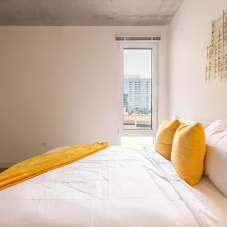 4br Modern Urban Escape Walk To Zoo Lakefront & Red Line * Chicago