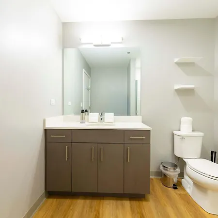 Holiday home 4br Modern Urban Escape Walk To Zoo Lakefront & Red Line Chicago